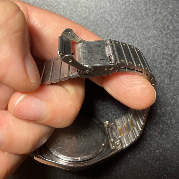 Vintage Citizen Quartz Men’s Octagonal Two Tone Watch w/ Date *FLAW* - Picture 9 of 11